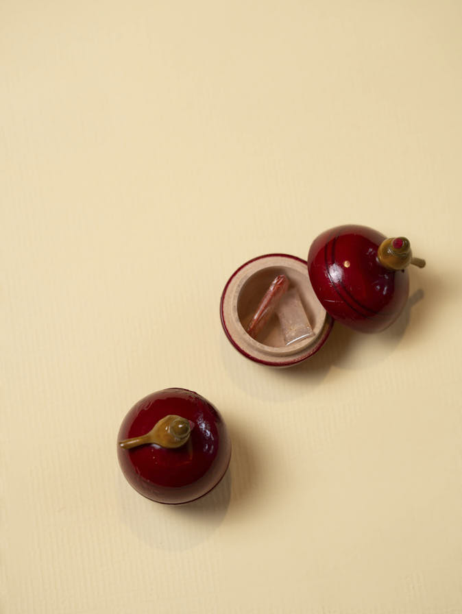 LIMITED EDITION - SMALL WODDEN DABBI WITH WOODEN PARROT