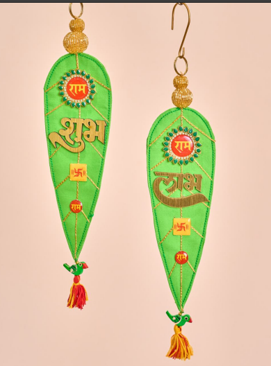Hanging Ram, Moli Funda and parrot.