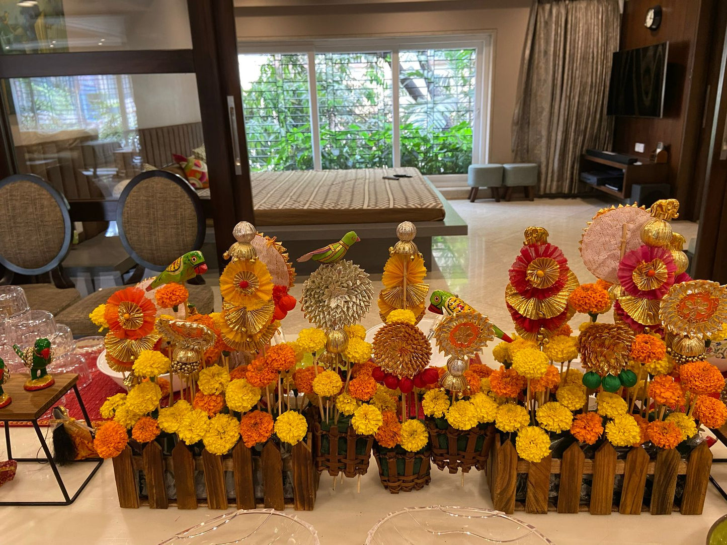 Decor Embellishments & Flowers Design
